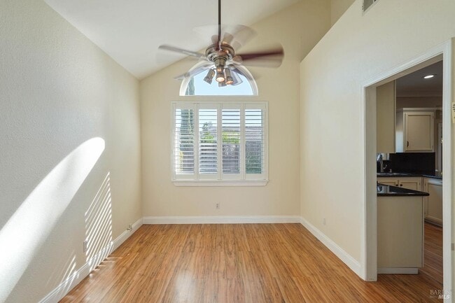 Building Photo - 606 Roscommon Pl