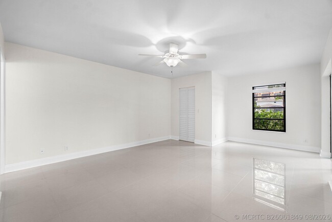 Building Photo - 7290 Kinghurst Dr