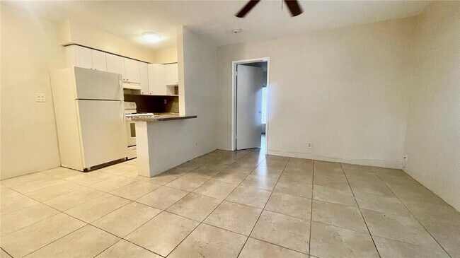 Building Photo - 505 NE 4th Ave