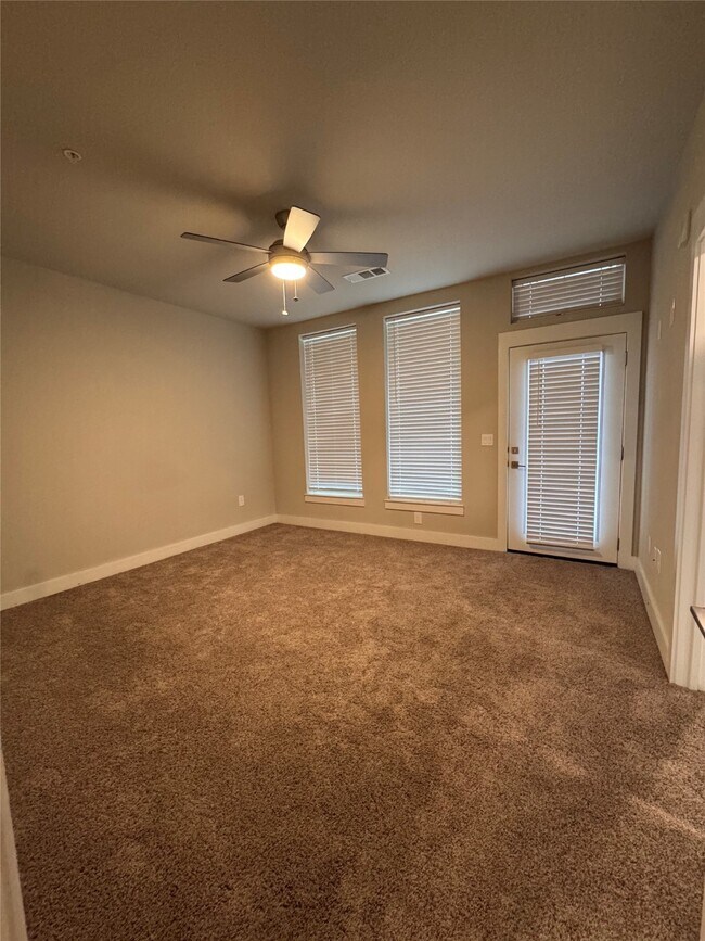 Building Photo - 4819 Caroline St