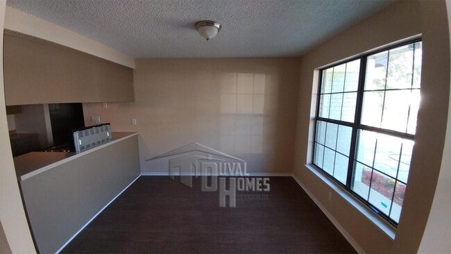 Building Photo - 2620 Kenwood Dr W