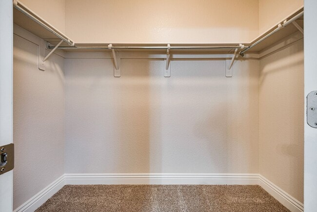 Building Photo - Spacious 3-Bedroom Home Featuring Downstai...
