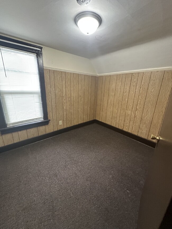 Building Photo - 1109 White Ave
