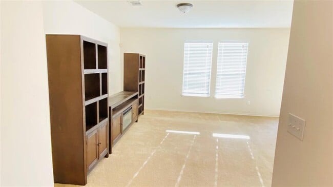 Building Photo - 607 Screech Owl Dr