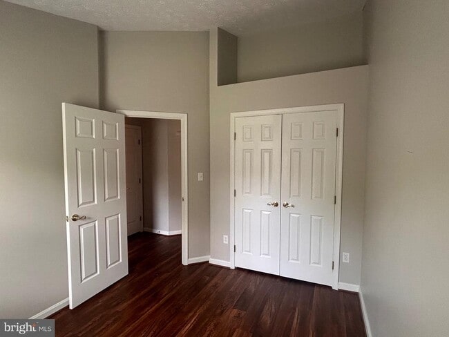 Building Photo - 1635 Elkwood Ct
