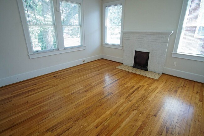 Building Photo - 3014 Kershaw St