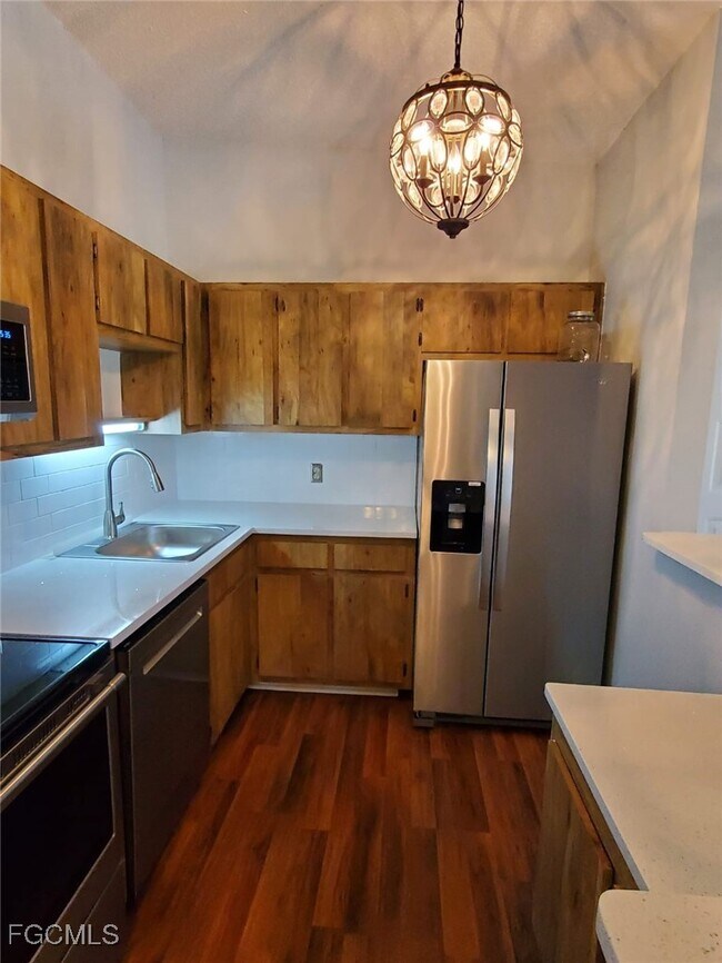 Building Photo - 5713 Foxlake Dr