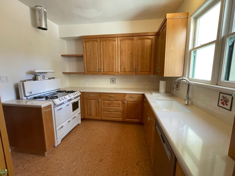 Kitchen - 854 19th St
