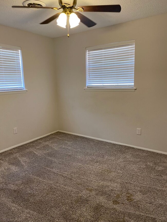 Building Photo - Great Home with lots of updates