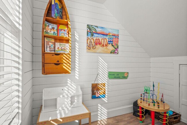 Building Photo - 707 Parkplace-SI ID1036727P