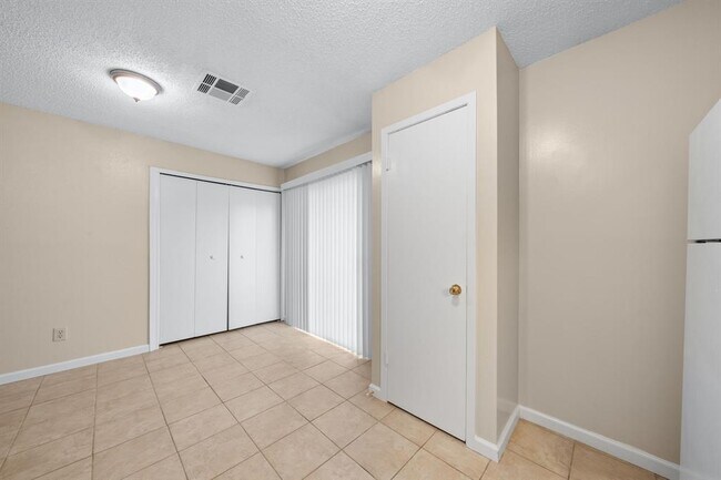 Building Photo - 100 Meteor Dr