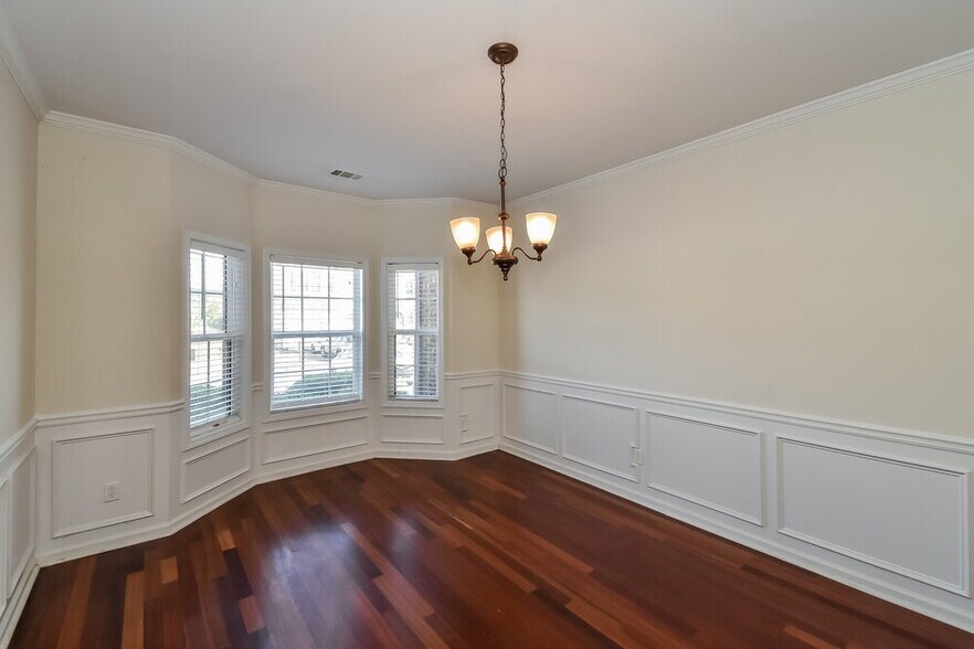 Building Photo - 2601 Muskeg Ct SW