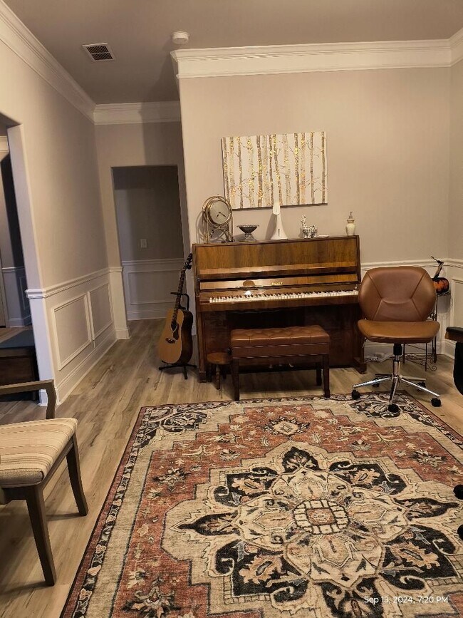 Building Photo - 4 Bedroom 4 Bath Furnished Home in Simpson...