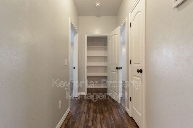 Building Photo - 8037 Waters Edge Way