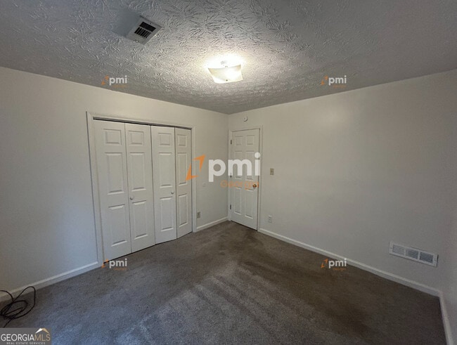 Building Photo - 2720 Sapphire St