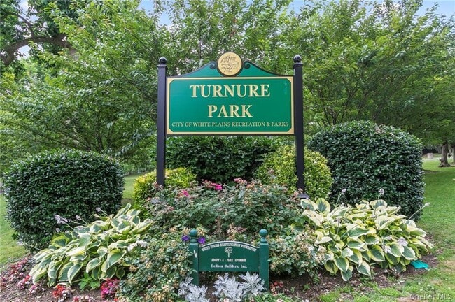 Building Photo - 30 Lake St