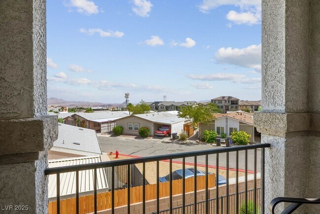 Building Photo - 611 Sedum Ave.