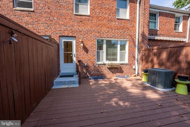 Building Photo - 2913 Mosby St