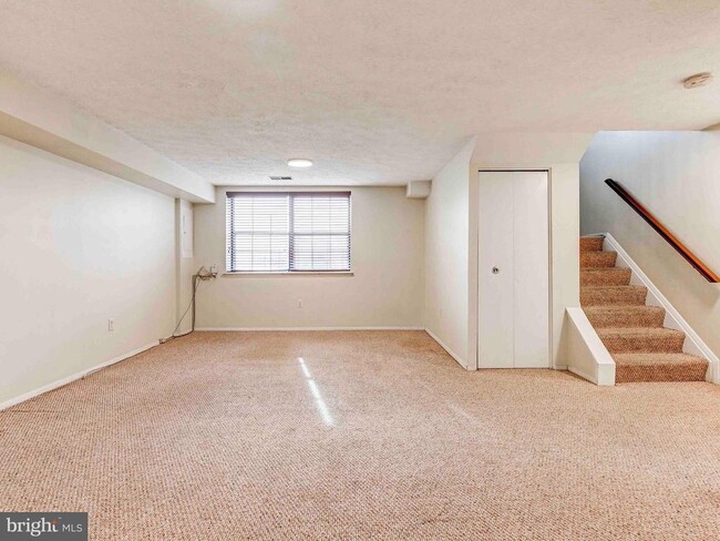 Building Photo - 18 Clinton Hill Ct