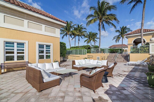 Building Photo - 403 S Sapodilla Ave