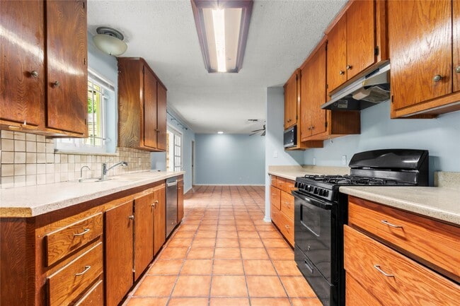 Building Photo - 8203 Braes River Dr
