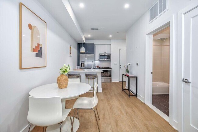 Building Photo - 2310 4th St NE