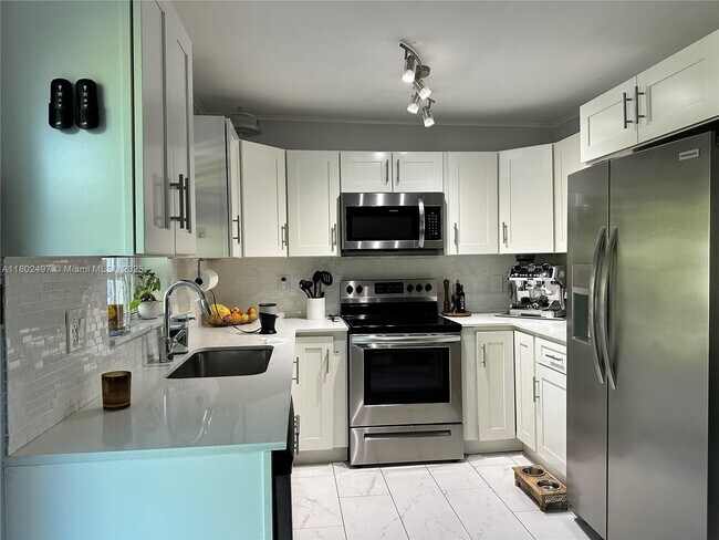 Building Photo - 3240 SW 66th Terrace