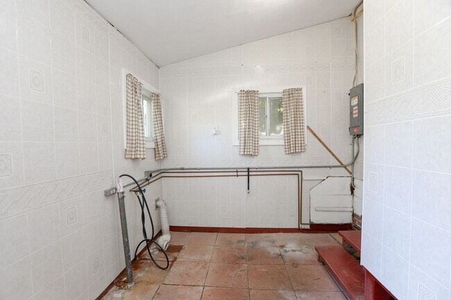 Building Photo - 768 Mayfield Ave