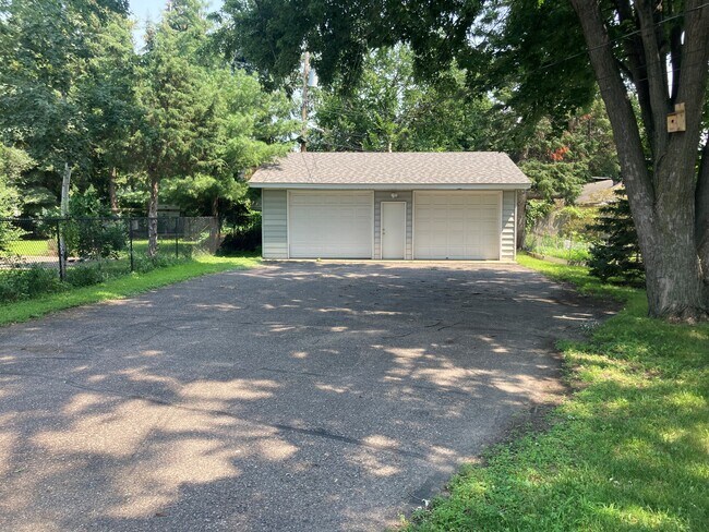 Building Photo - 2321 Quincy St NE