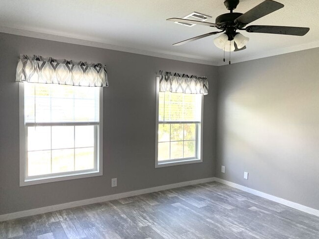 Building Photo - 147 Woodland Dr