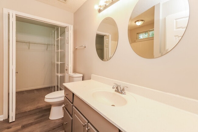 Building Photo - 9033 Shenington Pl