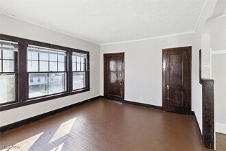 Building Photo - 1524 E 204th St