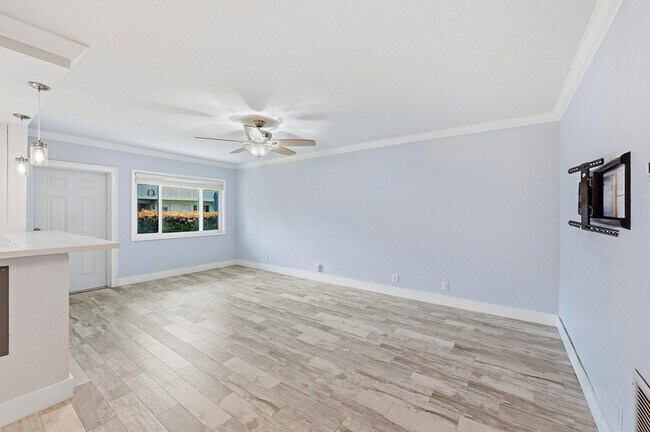 Building Photo - 2110 NE 42nd St