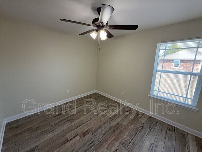 Building Photo - 4026 Roxies Ln