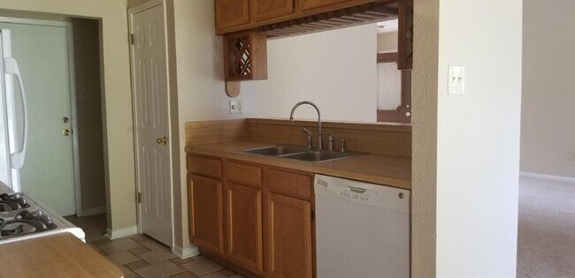 Building Photo - 2822 Chimneystone Cir