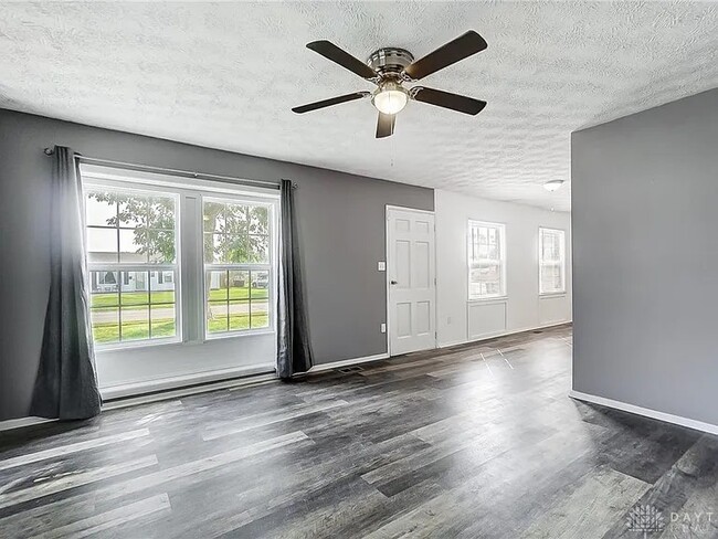 Building Photo - 393 Ridgebury Dr