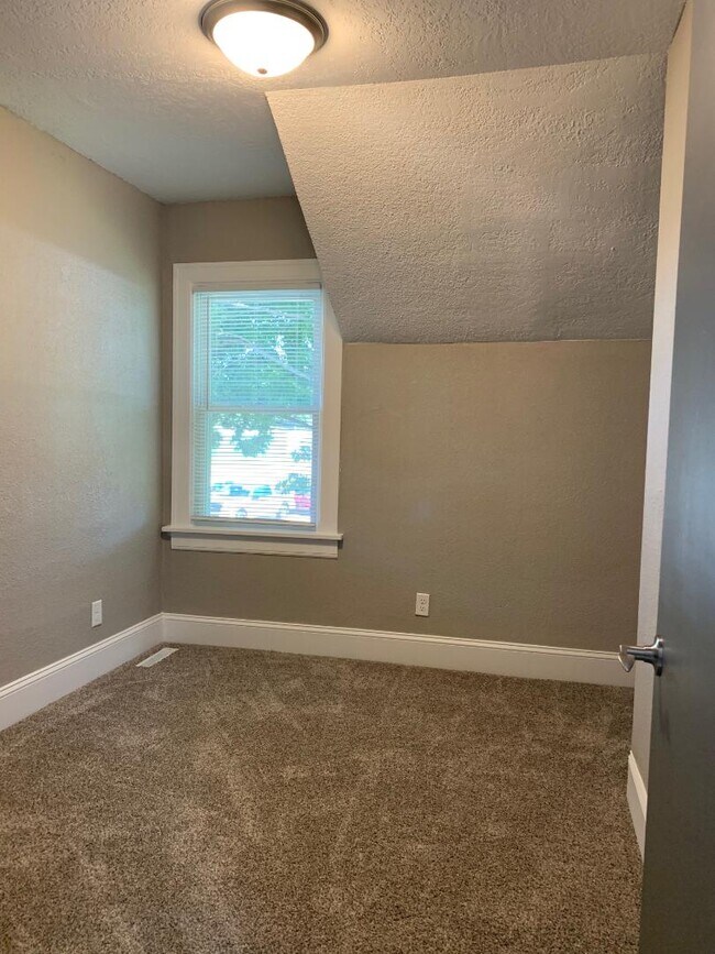 Building Photo - 1502 Sugar Grove Ave