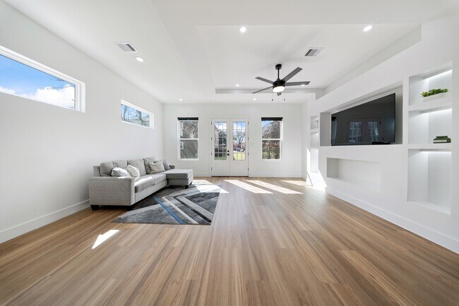 Building Photo - 1130 Miller Rd