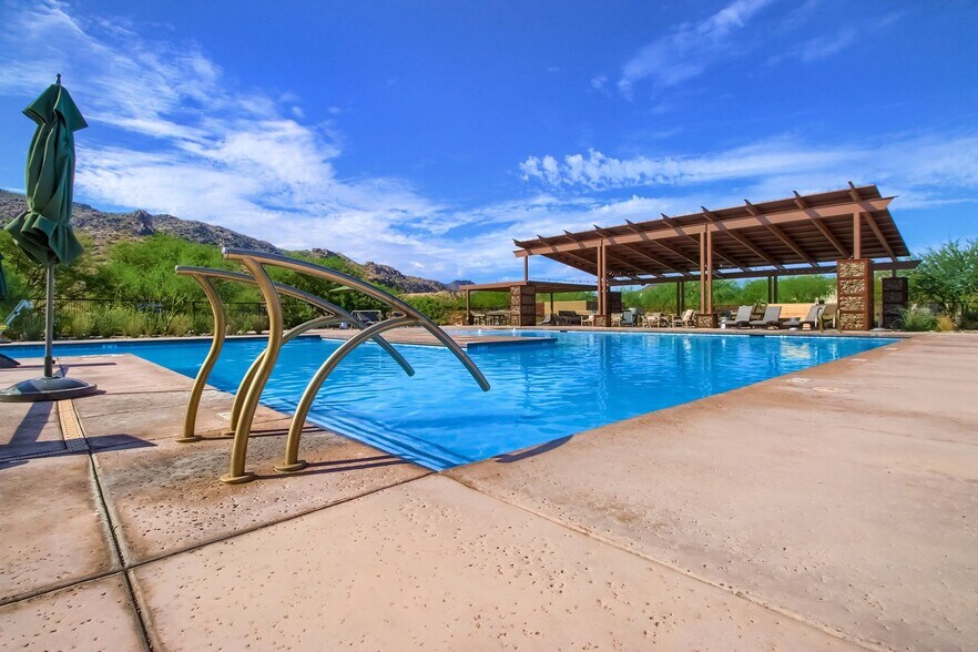 Building Photo - 1005 E Paseo Way