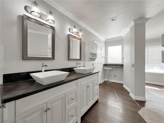 Building Photo - 595 Campus Oaks Ct