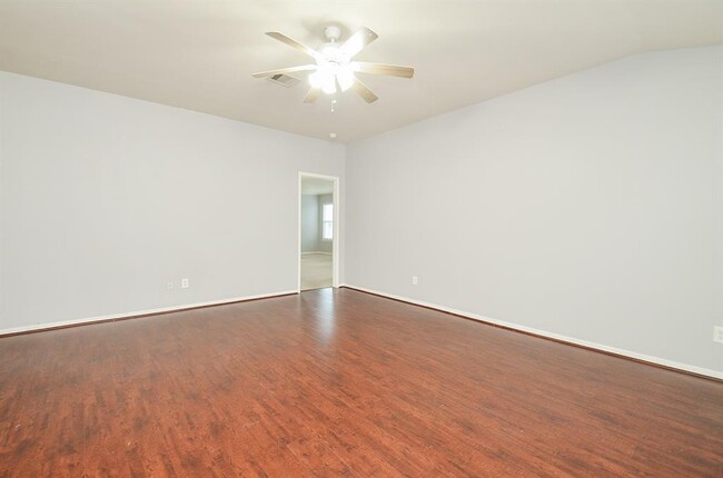 Building Photo - 2707 Roaring Oaks Ln