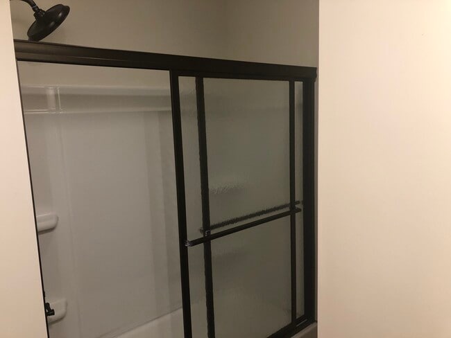 Shower / Tub combination - 95 Grier Ct