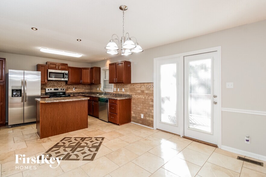 Building Photo - 4923 Shady Pine Dr