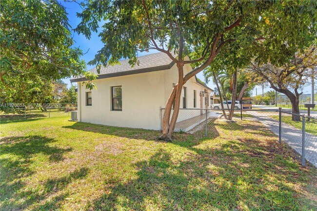 Building Photo - 601 SW 1st St