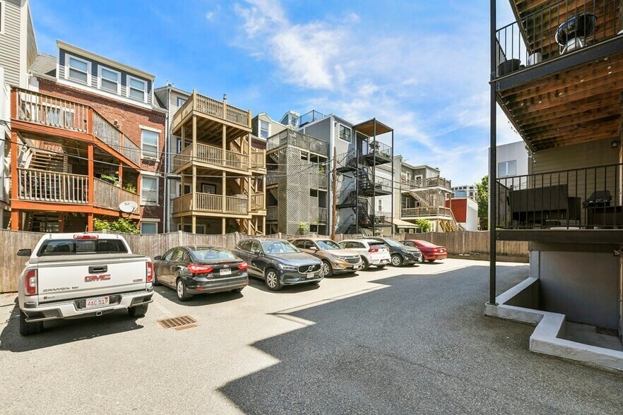 Building Photo - 261 Athens St