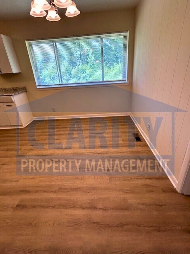 Building Photo - Three bedroom ranch-style home in Chattanooga!