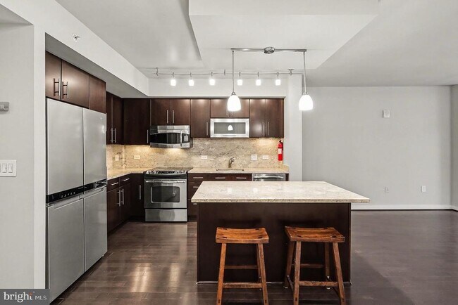 Building Photo - 1025 1st St SE