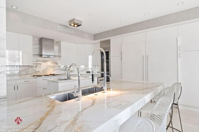 Building Photo - 17749 Collins Ave