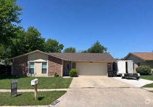 Building Photo - 2409 Botanical Dr