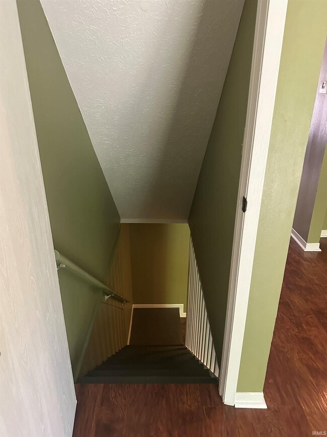 Building Photo - 562 E Graham Pl